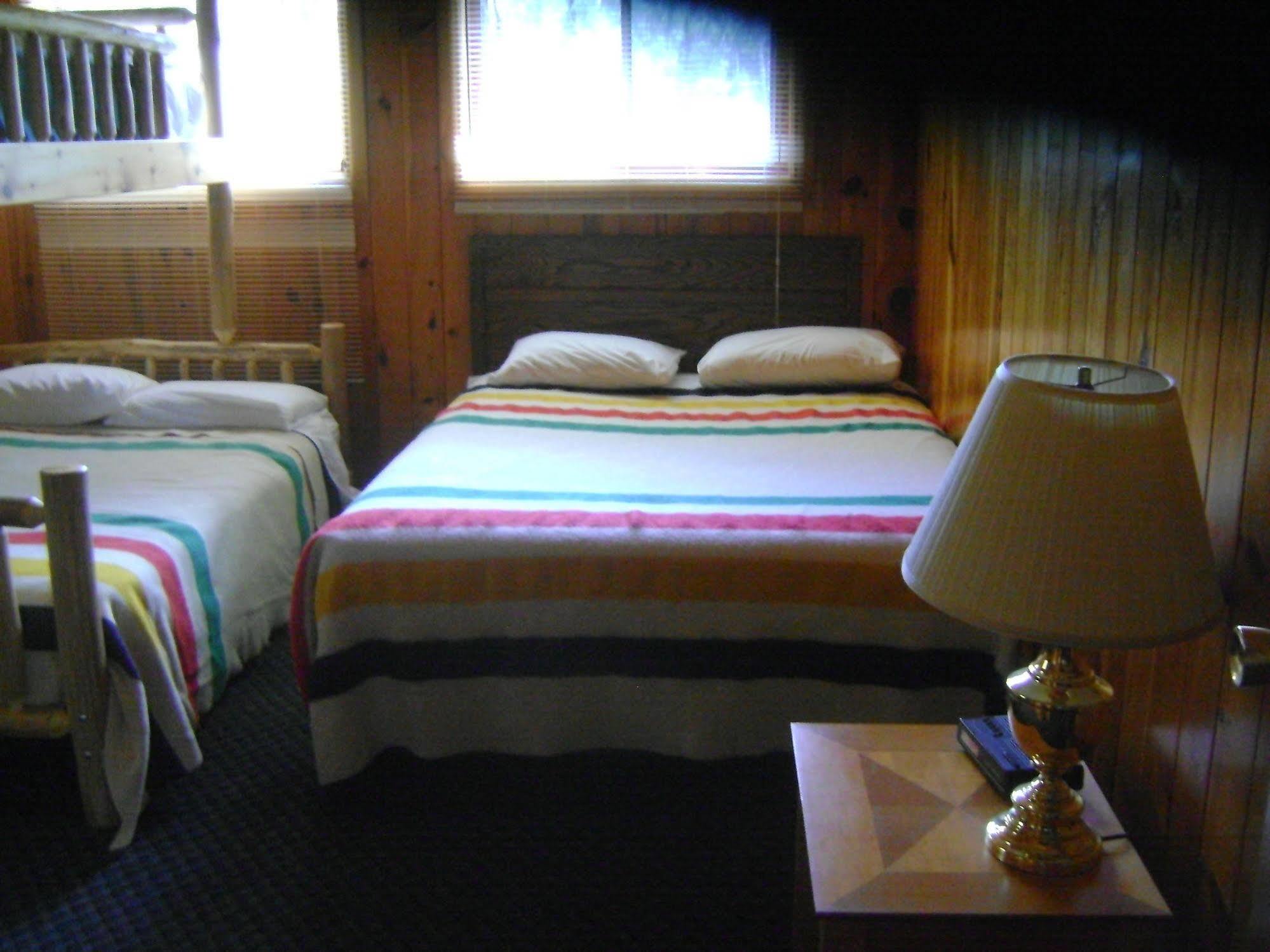 Totem Resorts Sioux Narrows Bagian luar foto